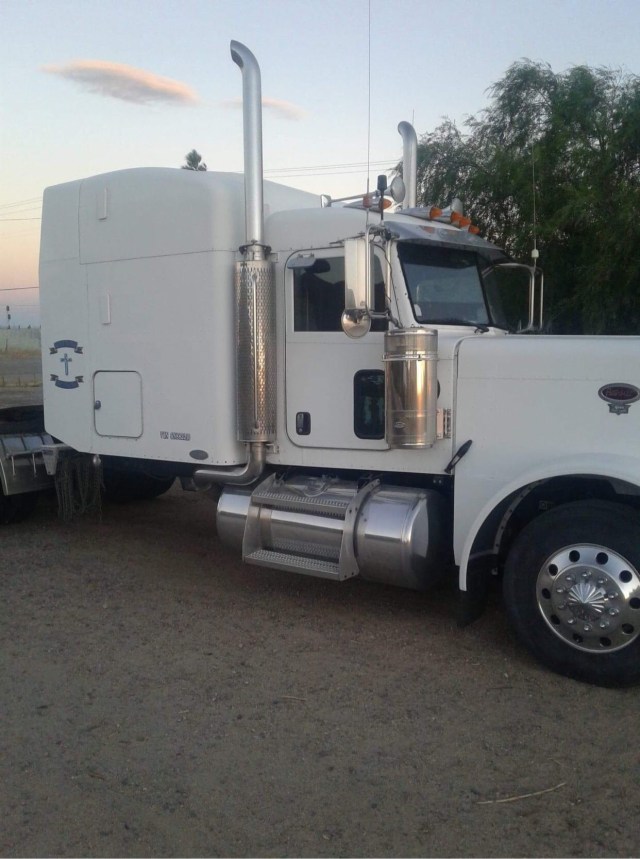 https://letshelpbutler.com/2021/06/30/one-owner-love/ One of the LAST Classic 379's - 2006 Peterbilt, non-running, needs new injectors, and it's going to need to be overhauled. New injectors will cost $5600 inframe overhaul - PRICE REDUCED to $36,000 - Tell Rick, Anna Marie sent ya!